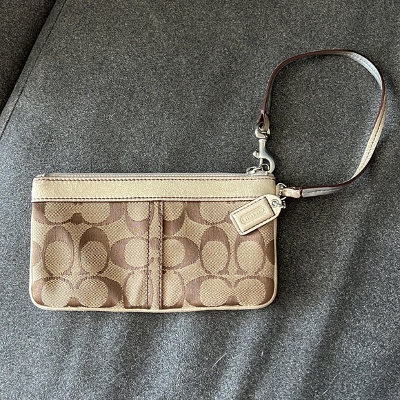 Coach wristlet - Picture 2 of 8